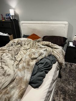 Queen bed frame like new