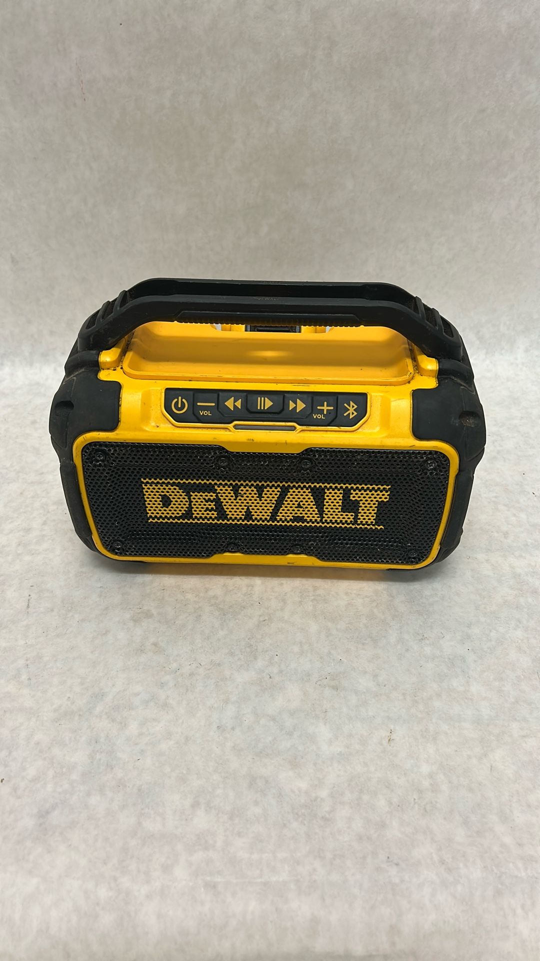 Dewalt Dcr010 Bluetooth speaker portable with 2AH battery no charger