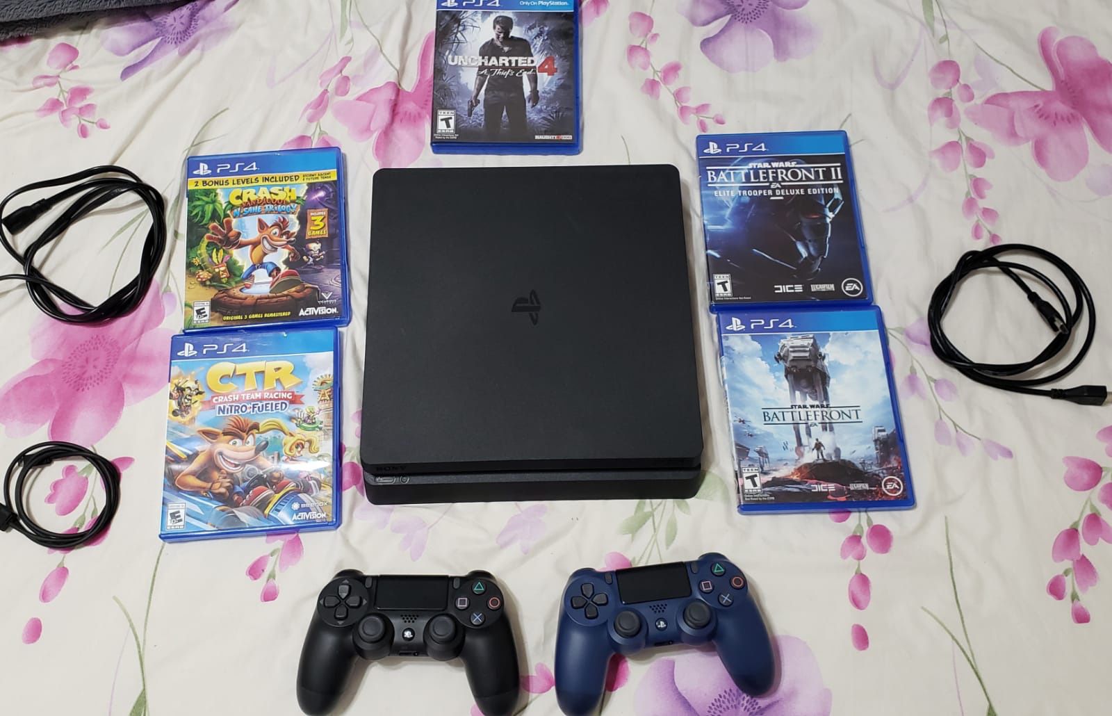 PS4 slim 500gb + two controllers + 5 games