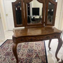  Vanity Mirror And Stool