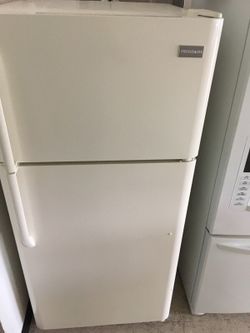 Bisc 18 cube refrigerator $399