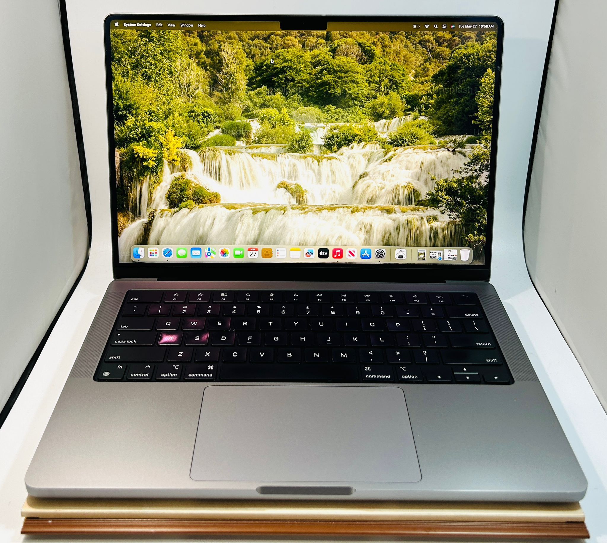 MacBook Pro 14 inch APPLE M1 PRO 16GB 1TB Fully Functional!!
