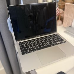 MacBook Pro(13 Inches,2020 ,two Thunderbolt 3 Ports)