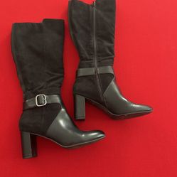Beautiful Womens Black Size 8 Boots