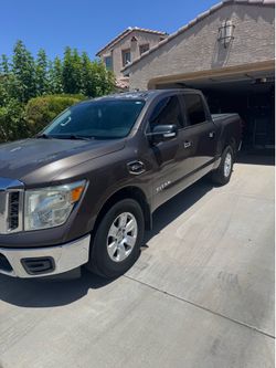 2017 Nissan Titan
