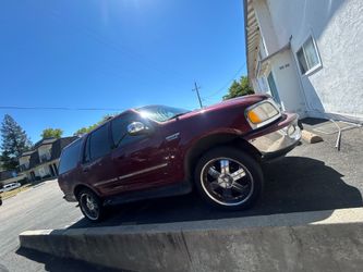 Ford Expedition 1998 red