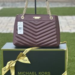 Michael Kors Whitney Medium Quilted Bag, New in Gift Box/Nueva en Caja