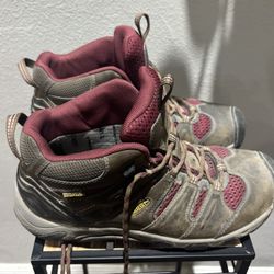 Keen Women’s Hiking Boots Size 10