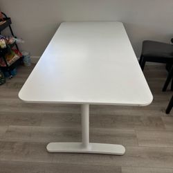 Ikea Bekant White Desk 63x31 1/2 "