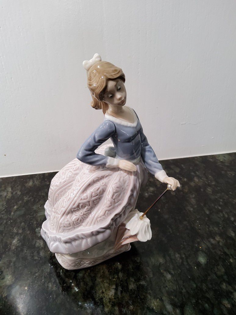 Lladro Porcelain Figurine 'Evita' #5212

