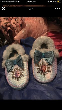 Toddlers FROZEN slippers size 9/10
