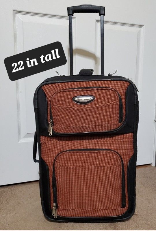 CARRY ON SUITCASE ON WHEELS