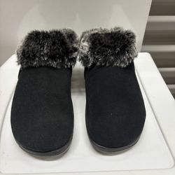 Skechers Black Faux Fur Lined Tone- Ups