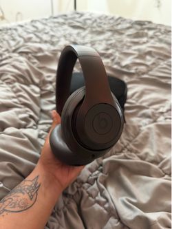 Beats Studio Pro Wireless Noise-Cancelling Headphones (Brown)