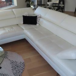 Italian Genuine Leather Sectional Sofa – Adjustable Headrests – Like New