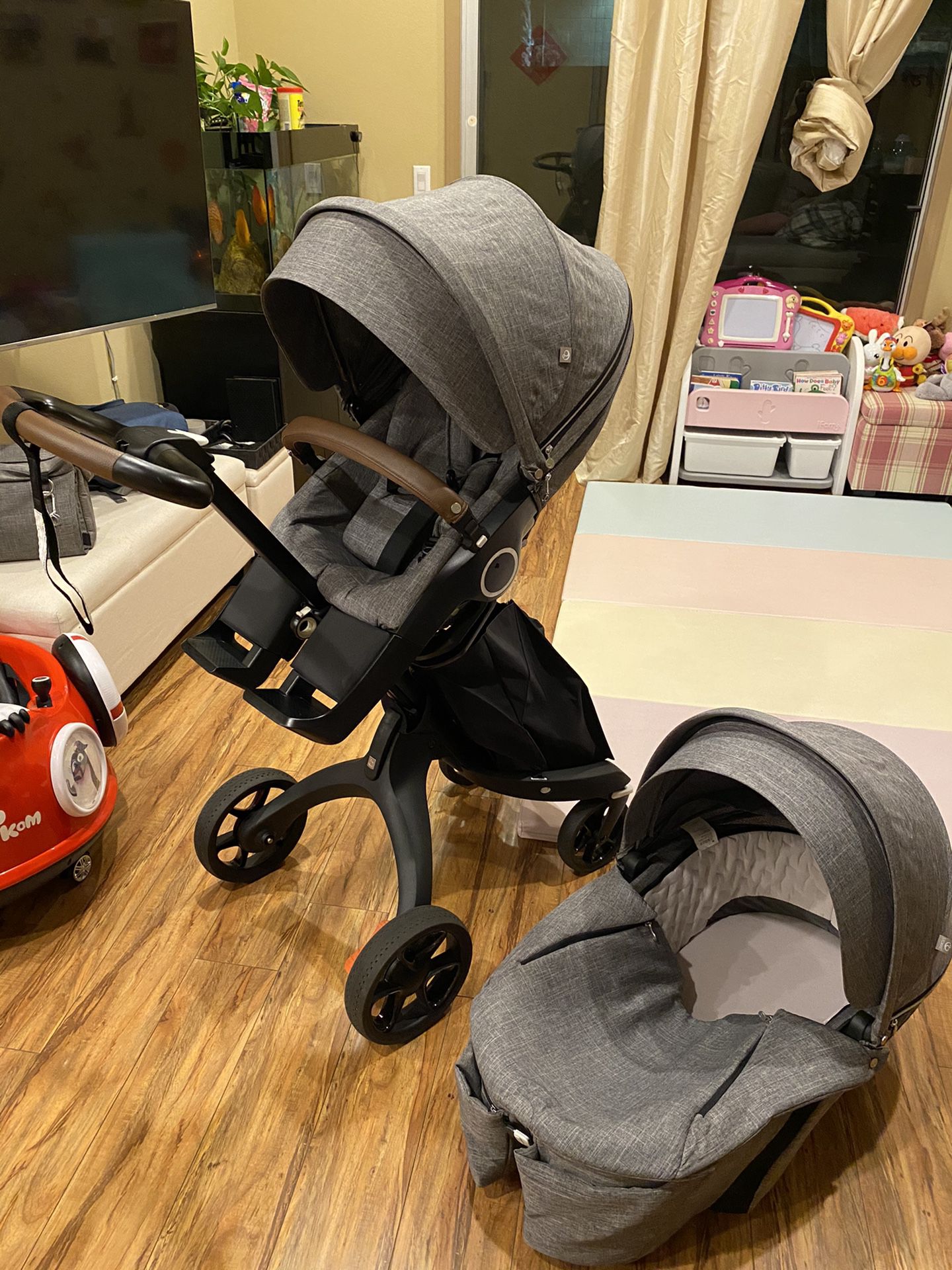 Stokke Xplory Stroller with carrycot bassinet and umbrella