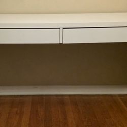 White Modern Desk – Like New! Perfect for Home Office