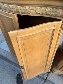 Dresser/entertainment center