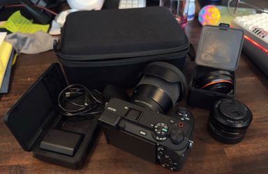 Sony a6700 + 2 Lens + Accessories + Case