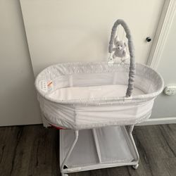 Delta Children Sweet Dreams Bassinet With Airflow Mesh