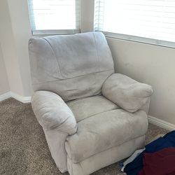 RECLINER - CREAM / OFF WHITE. LT GRAY LAZY BOY