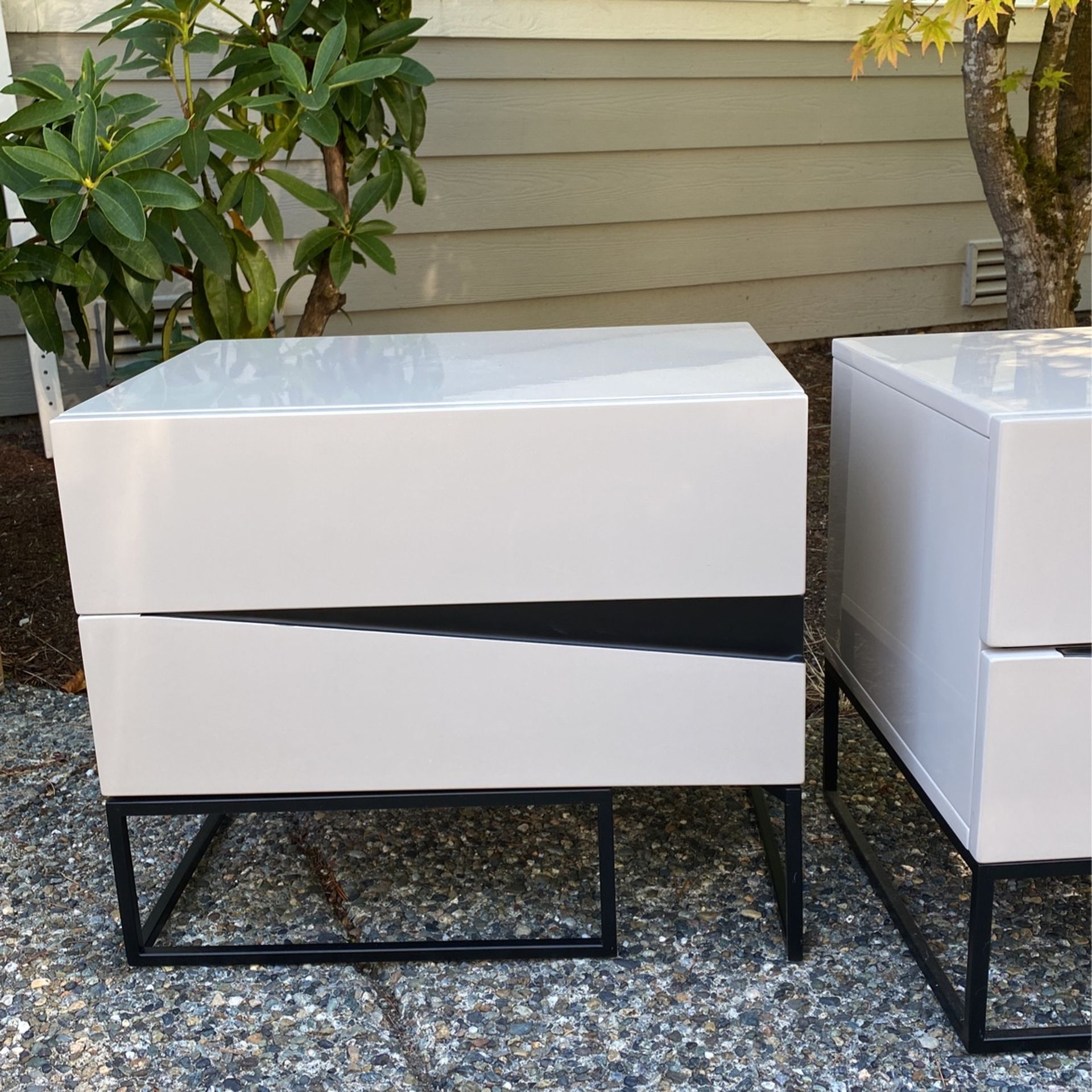 Moe’s Dorm Nightstands