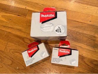 🚨 MOVING SALE 🚨 Makita HEPA Dust Vac w 2 Replacement HEPA Filters