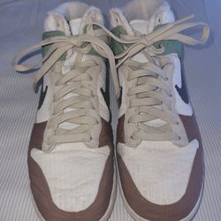 Nike High Top Tennis Shoes Size 8