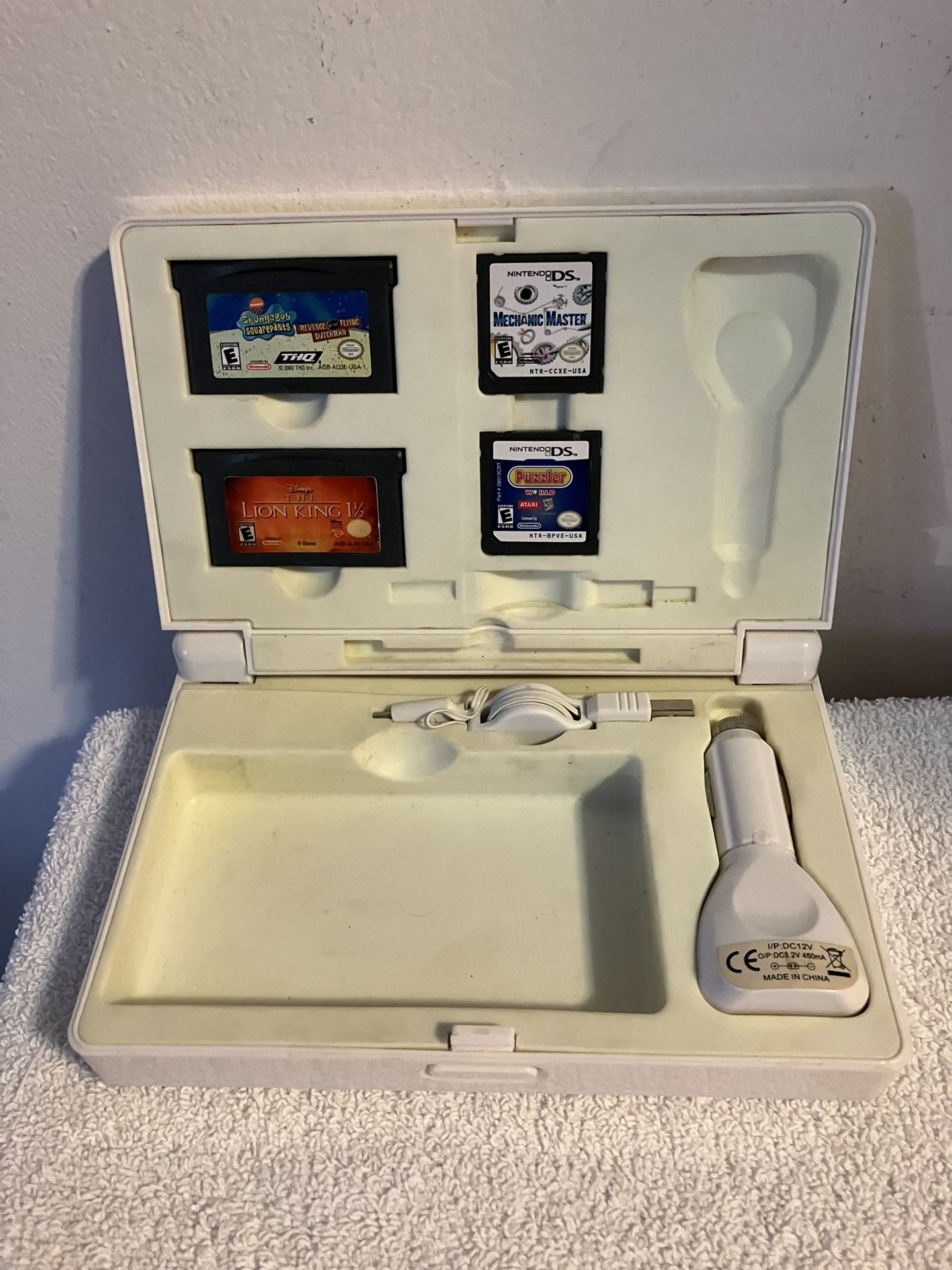 Great Condition Nintendo DS 4 Games And Charger Only