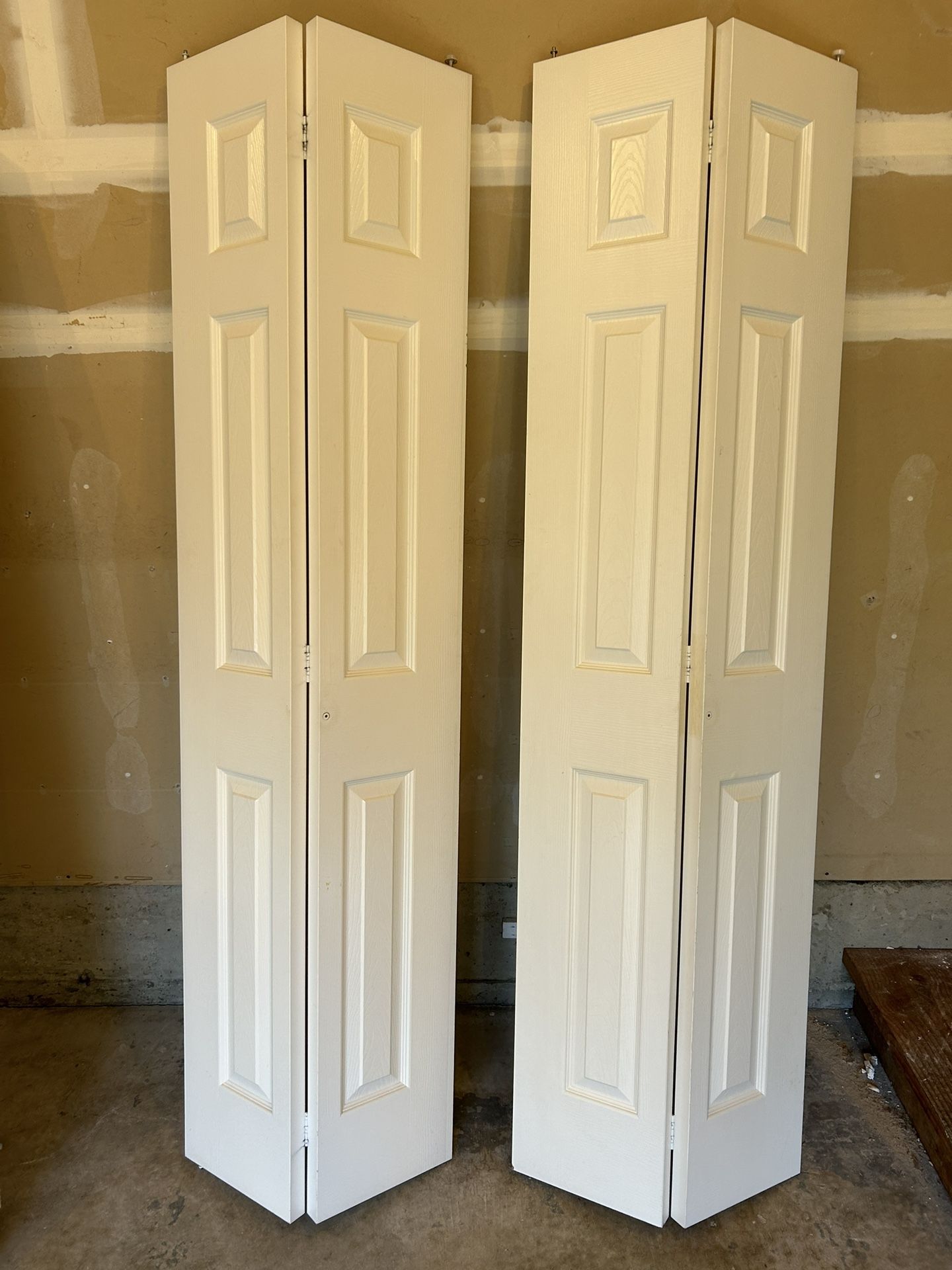 Bi-fold closet doors