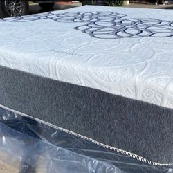 Cal King Bamboo Cool Gel Memory Foam!•••