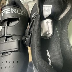 NEW black cycling shoes  🚴‍♀️🚴‍♂️🚴‍♂️🚴‍♂️ NEW