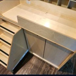 Jonti Diaper Changing Table in Mint Condition 