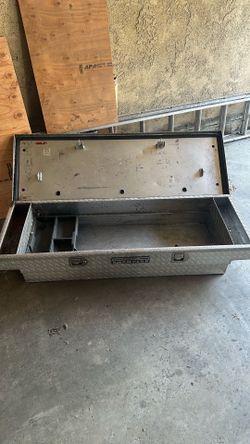 Truck tool box