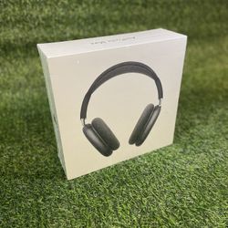 AirPod Maxes Black Color Way