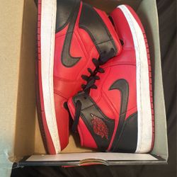 Jordan 1 Mid 