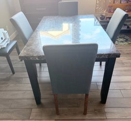 Modern Dining Table Set – Excellent Condition