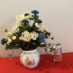 Vintage 1996 Beatrix Potter Peter Rabbit Ceramic Collectible Vase w/ Floral Arrangement Flowers Easter
