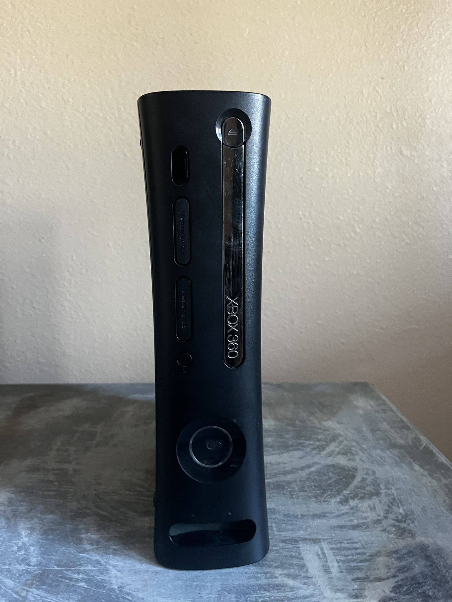 xbox 360 used with red dead redemption game of the year addition and shadow warrior