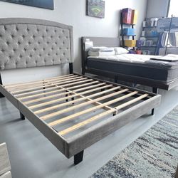 Ashley Furniture Queen Platform Bed Linen Fabric Light Grey Awesome Deal - $198