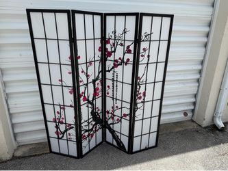 Oriental Flower Blossom Cloth Room Divider Privacy Screen! 4-Panel Folding. Good condition, Small hole see pics. Each Panel 17.5x70.5in
