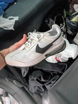 Women's Nike shoe