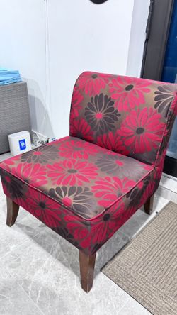 2 Sillas Con Covers Free Y Mesita De Madera