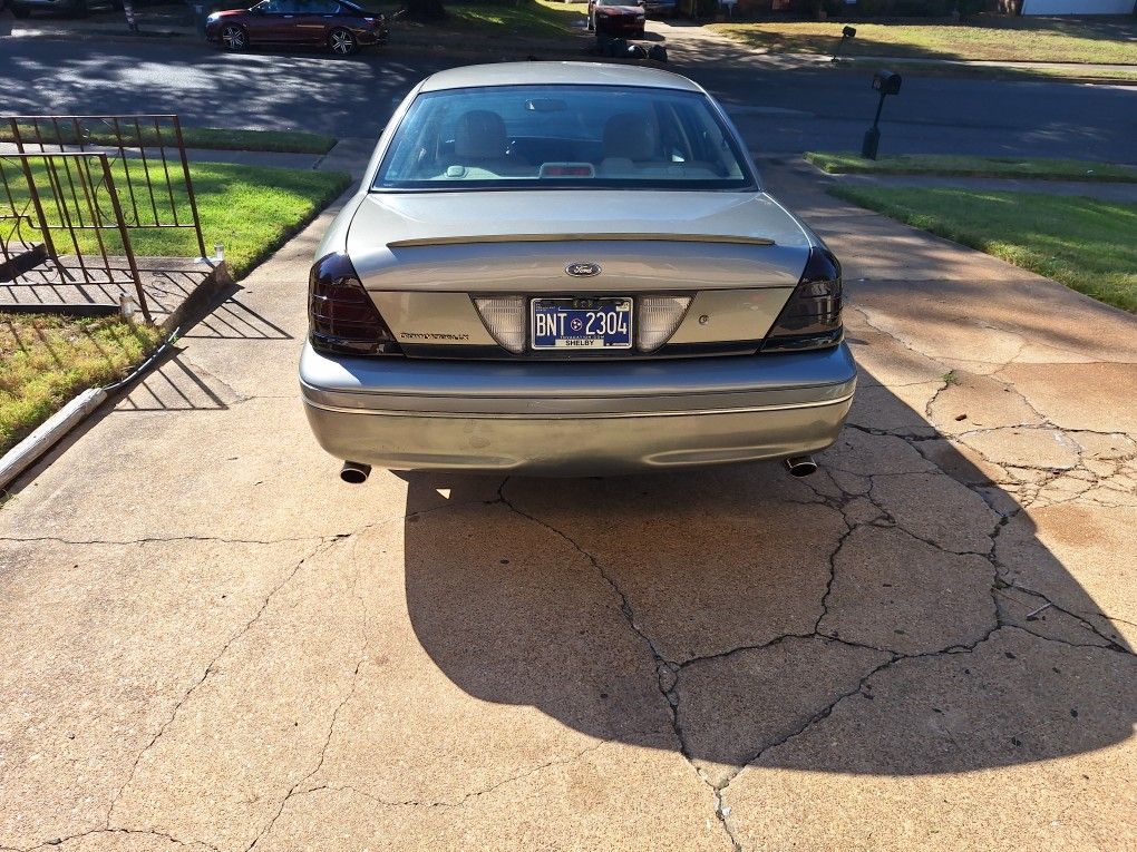 2003 Ford Crown Victoria