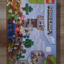 New Lego Minecrsft. The Crafting Box 21161