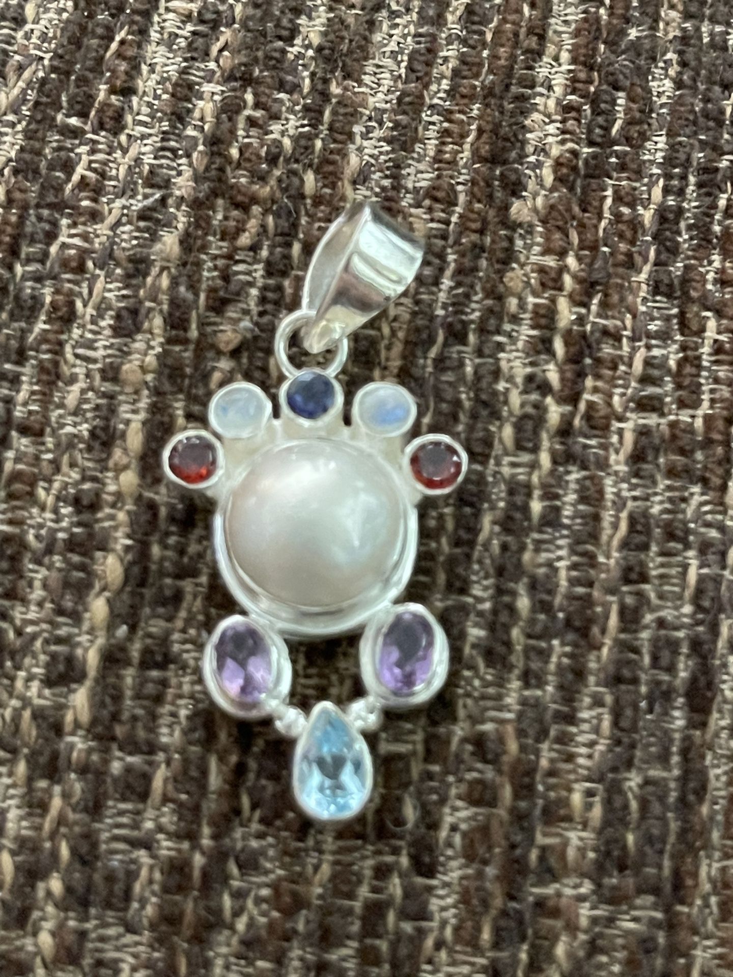 MULTIPLE STONE PENDANT