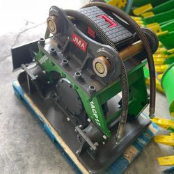 Plate compactor for Excavator Komatsu PC-120/PC-128/PC-130/PC-138 or Similar Machine 10-13 tons capacity.