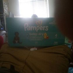 150 Ct Pampers Dry Fit Size 4