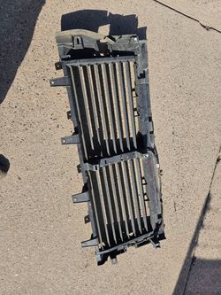 Gmc Sierra 1500 grille shutter Oem