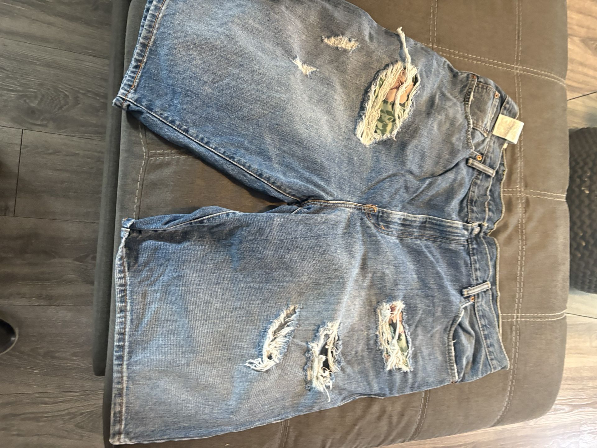 Levi’s Need To Sell !! Size 42